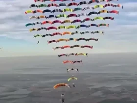 104 چترباز در نمایش گروهی رکورد شکستند