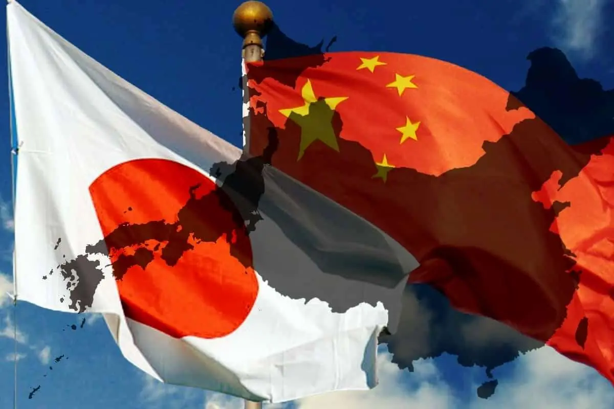 چین خواننده ژاپنی را در اواسط اجرا شکست داد 1 چین خواننده ژاپنی را در اواسط اجرا شکست داد