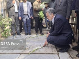 حضور وزیر بهداشت بر سر مزار شهدای دفاع مقدس و سلامت