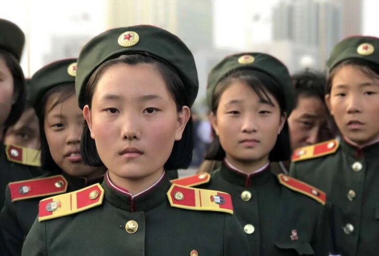 دختران کره شمالی چند سال در ارتش خدمت می کنند؟
