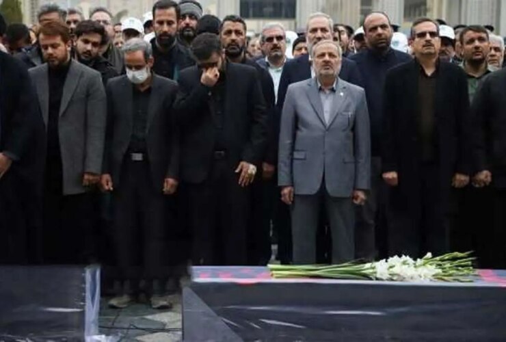 تصویری از مراسم تشییع همسر و پسر ثقاب اصفهانی معاون رئیس جمهور در مشهد