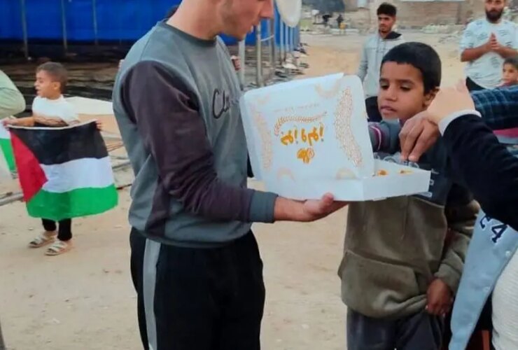 پخش نبات به دلیل فوت یاسر ابوشباب 9 جوانان