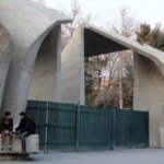 چرا دانشگاه ایرانی از رسالت اصلی خود منحرف شده است؟