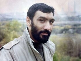 لیوان دودی؛ گادپوری، پورمحمدی و دانشجویی در حال شعار دادن