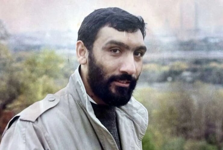 لیوان دودی؛ گادپوری، پورمحمدی و دانشجویی در حال شعار دادن