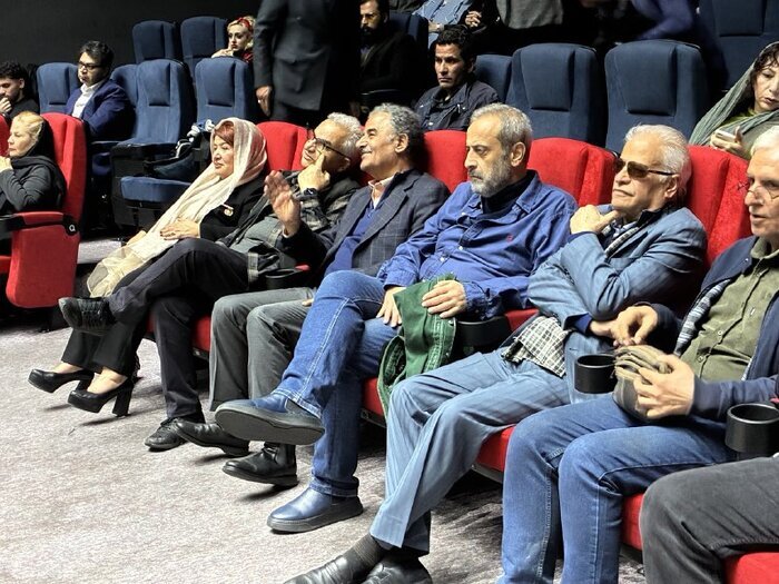 در سایه درخت طلایی کیارستمی، پدر نقد سینما