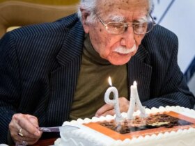 تصاویر; مراسم تولد 98 سالگی فتح الله مقتبایی 9 تصاویر; مراسم تولد 98 سالگی فتح الله مقتبایی