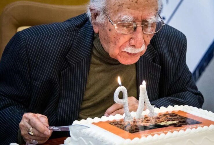 تصاویر; مراسم تولد 98 سالگی فتح الله مقتبایی