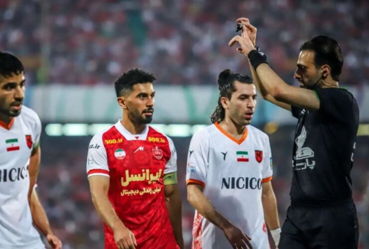 پرسپولیس مقابل پیکان با داور خوش شانس!