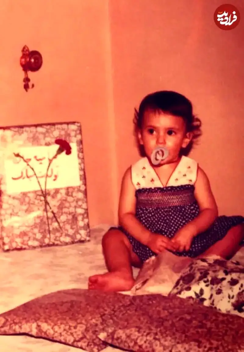 در کودکی «آیناز دختر مارال» (سریال آنام); سال 59 5 سامی لک