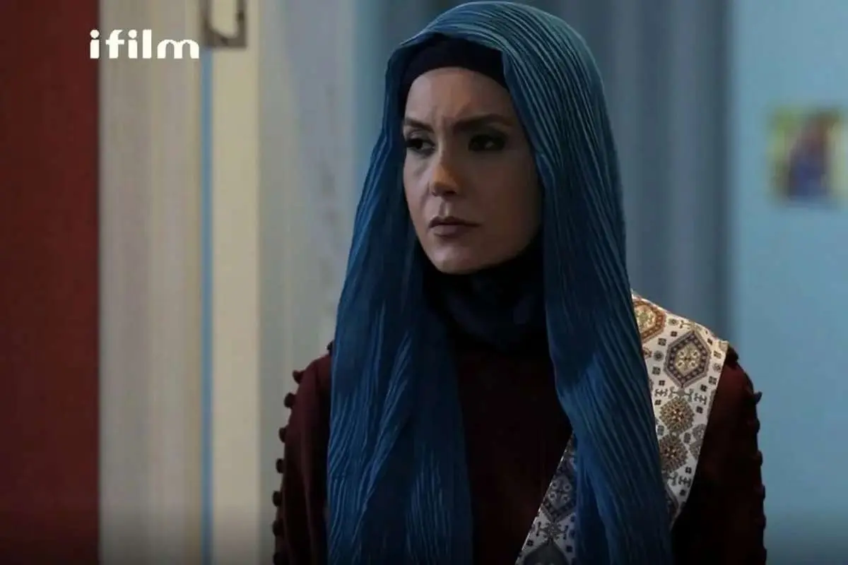 در کودکی «آیناز دختر مارال» (سریال آنام); سال 59 1 در دوران کودکی