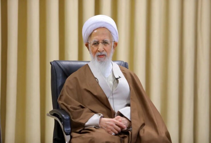 جوادی آملی: آبروی ملت به دست مسئولان سپرده شده است/ مومن حق ندارد قراردادی ببندد که جامعه و کشور را ذلیل کند. 27 جوادی آملی: آبروی ملت به دست مسئولان سپرده شده است/ مومن حق ندارد قراردادی ببندد که جامعه و کشور را ذلیل کند.