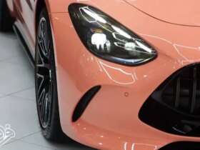 مرسدس AMG GT در خیابان های دبی با لباس پاستلی کمیاب خود 3 مرسدس AMG GT در خیابان های دبی با لباس پاستلی کمیاب خود