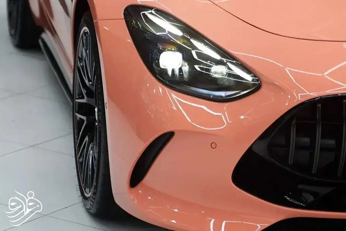 مرسدس AMG GT در خیابان های دبی با لباس پاستلی کمیاب خود