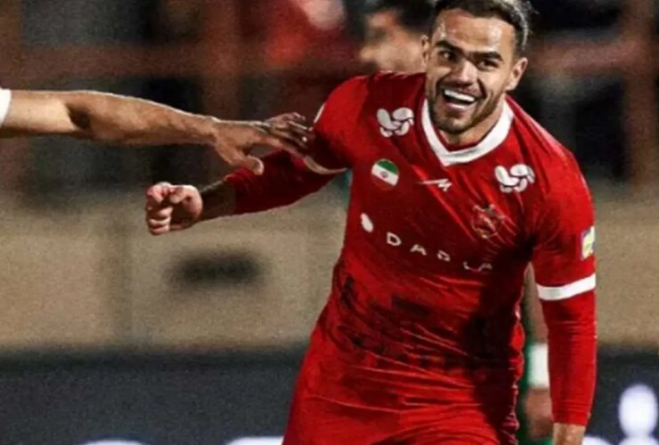 برای دیدن؛ گل اول پرسپولیس مقابل پیکان از اورونوف در دقیقه 3+45