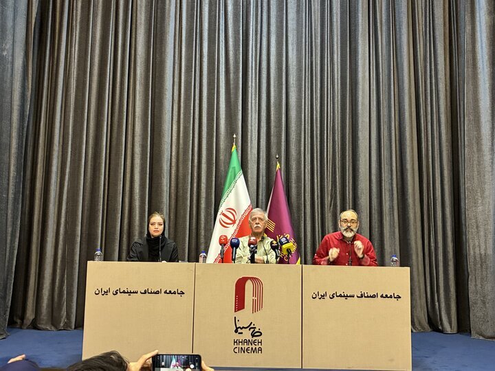 دستگیری بازیکنان در یک مهمانی خصوصی، اقدامی اختیاری از سوی آتش بود. 1 دستگیری بازیکنان در یک مهمانی خصوصی، اقدامی اختیاری از سوی آتش بود.