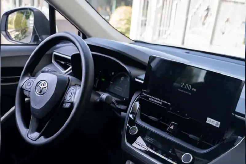 مقایسه هوندا HRV و کرولا کراس; رقابت 5 میلیاردی SUV 7 کرولا کراس هیبریدی کابین 2