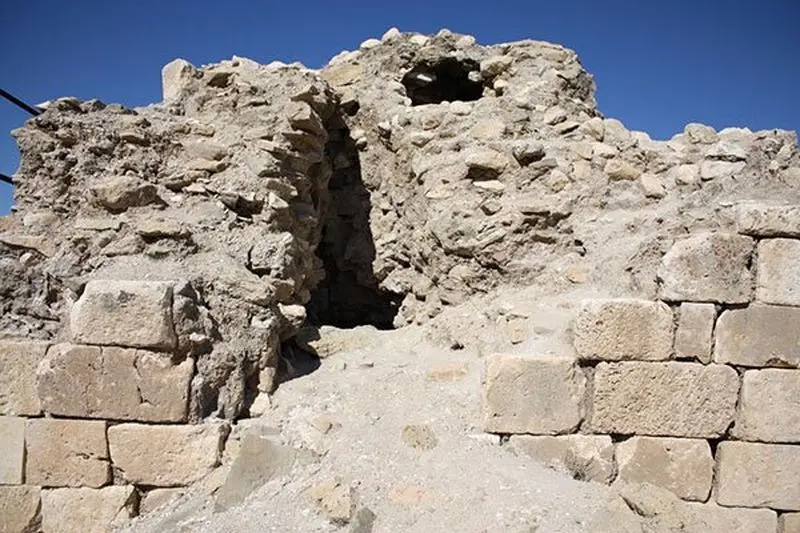 خرابکاری روی قبر جاماسب! 6 جاماسب