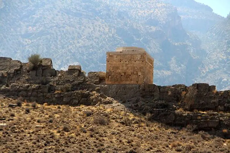 خرابکاری روی قبر جاماسب! 14 جاماسب