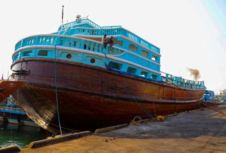 توقیف سه فروند قایق صیادی غیرمجاز در آبهای جاسک و دستگیری 11 متهم 3 توقیف سه فروند قایق صیادی غیرمجاز در آبهای جاسک و دستگیری 11 متهم