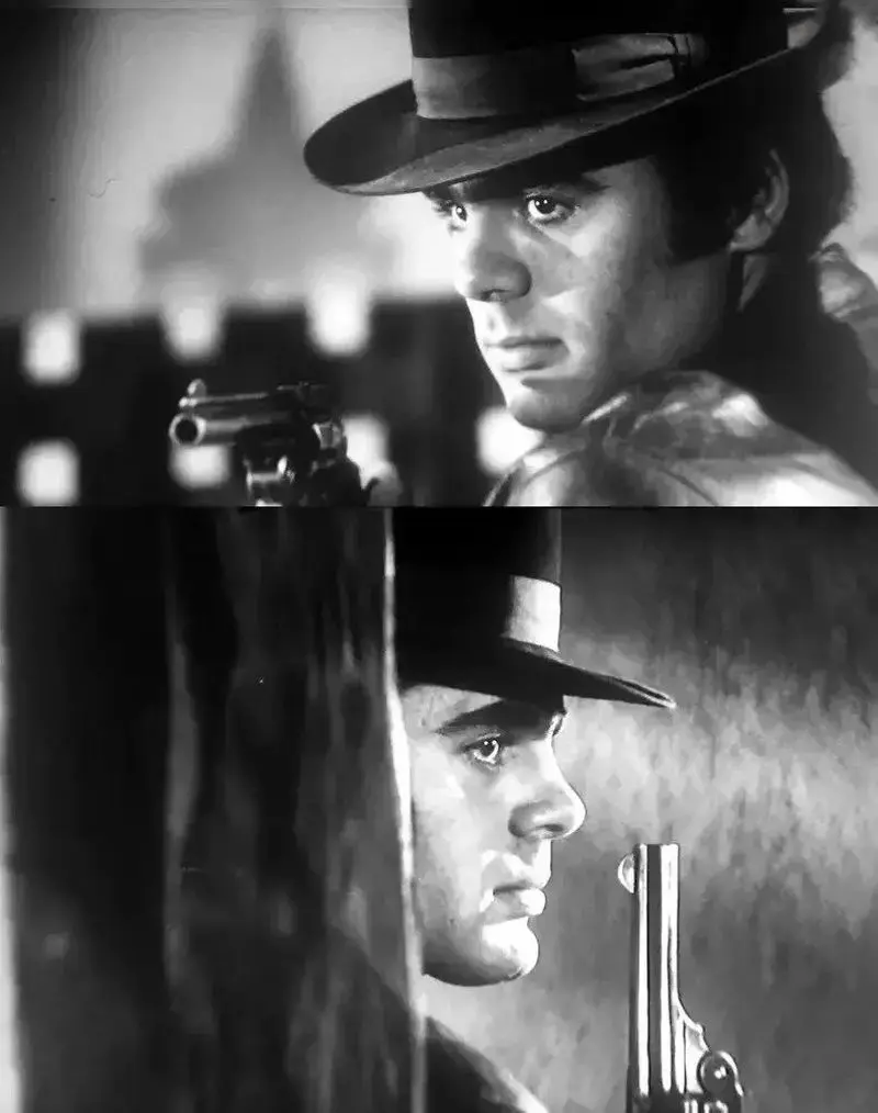 جمشید هاشم پور در 24 سالگی در اولین فیلم سینمایی خود حضور دارد. دهه 40 5 جمشید هاشم پور