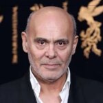 جمشید هاشم پور در 24 سالگی در اولین فیلم سینمایی خود حضور دارد. دهه 40