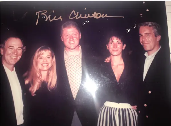 عکس های جدیدی از رابطه ترامپ با قاچاقچیان جنسی منتشر شده است 1 31