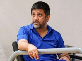 واکنش علیرضا دبیر به شعارهای بی امان رسول خادم در فینال لیگ کشتی 9 واکنش علیرضا دبیر به شعارهای بی امان رسول خادم در فینال لیگ کشتی