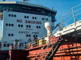 تصاویری از توقیف نفتکش خارجی حامل ۶ میلیون لیتر سوخت غیرمجاز 9 تصاویری از توقیف نفتکش خارجی حامل ۶ میلیون لیتر سوخت غیرمجاز