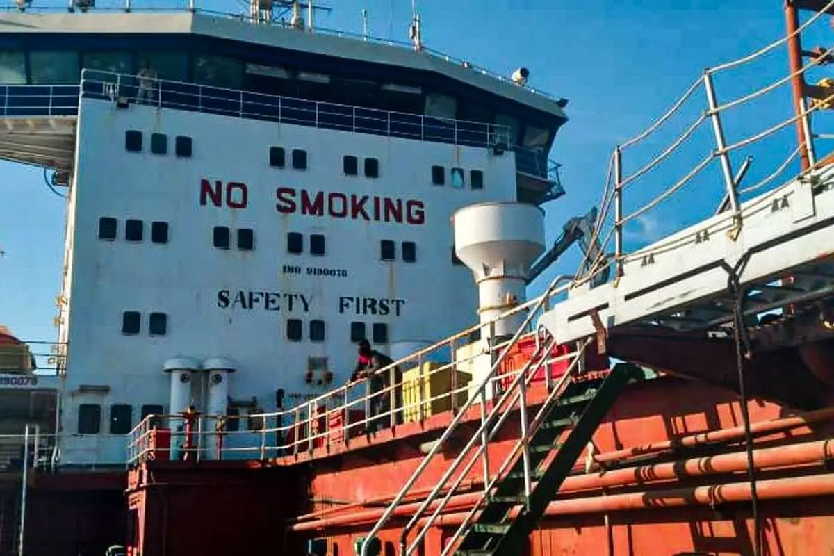 تصاویری از توقیف نفتکش خارجی حامل ۶ میلیون لیتر سوخت غیرمجاز