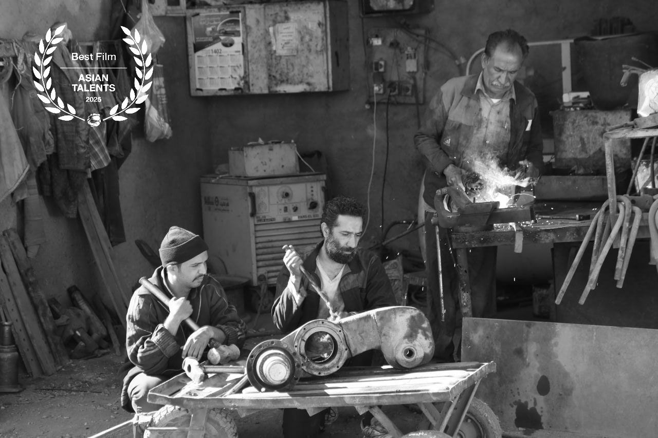 «خو» درباره پسری که پس از مرگ مادرش باید به شیوه پدرش تربیت شود، بهترین فیلم بخش استعدادهای آسیایی جشنواره باکو شد. 1 فرزندی که پس از مرگ مادرش باید در راه پدر تربیت می شد.