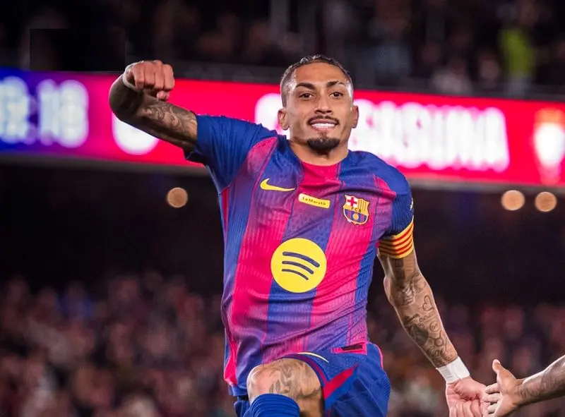 بارسلونا 2-0 در اوساسونا پیروز شد. حمایت ستاره برزیلی برای برد کافی بود! 1 photo_2025-12-13_23-02-25