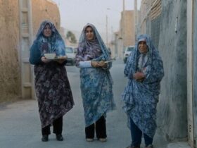 این فیلم شبیه فیلم های معمول مادران شهدا نیست. 11 این فیلم شبیه فیلم های معمول مادران شهدا نیست.