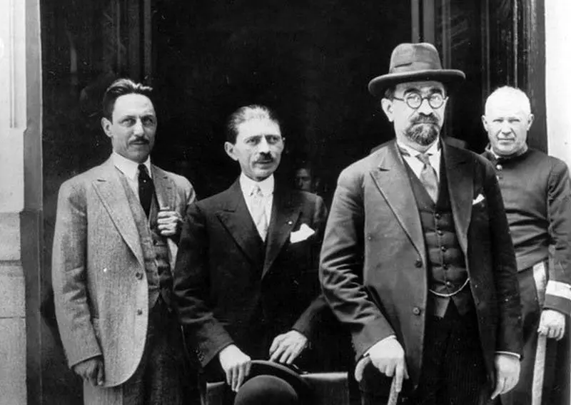 حسین علا; از مخالفت با رضاشاه تا همکاری با او و پسرش 5 تاریخ معاصر ایران، حسین علا و فروغی