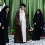 عکس؛ علم الهادی در حلقه خبرنگاران زن