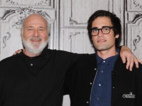 یک کارگردان و بازیگر سرشناس هالیوود و همسر/پسر زوجش مظنون به قتل در خانه خود هستند. 14 یک کارگردان و بازیگر سرشناس هالیوود و همسر/پسر زوجش مظنون به قتل در خانه خود هستند.