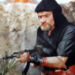 عکس/ فتحعلی اویسی ۴۸ ساله با تفنگ در دست; سال 72