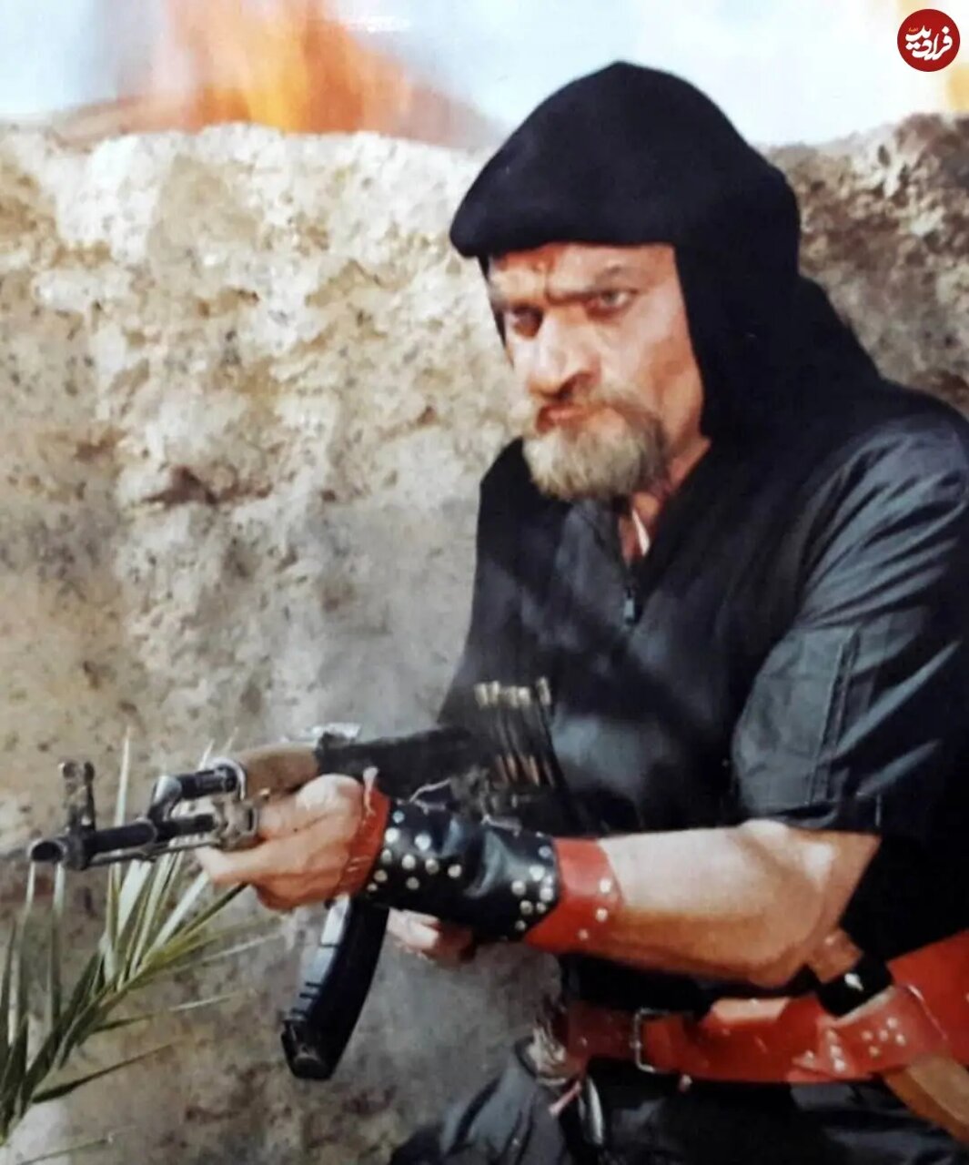 عکس/ فتحعلی اویسی ۴۸ ساله با تفنگ در دست; سال 72 1 عکس/ فتحعلی اویسی ۴۸ ساله با تفنگ در دست; سال 72