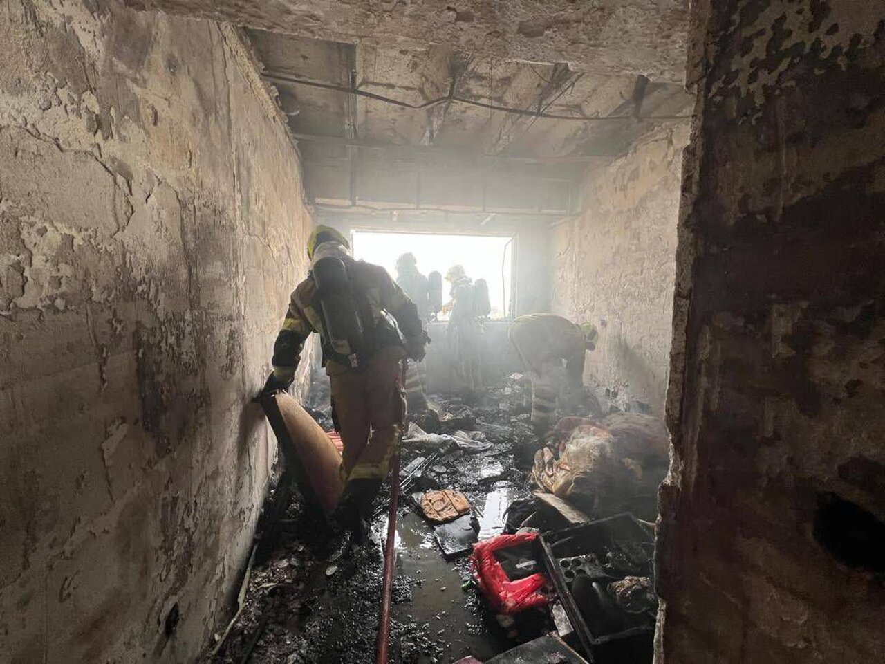 آتش سوزی در یک برج مسکونی در پایتخت با کمک آتش نشانان 10 نفر از ساکنان را نجات دادند.