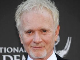 آنتونی گری بازیگر برنده 8 جایزه امی درگذشت. 8 آنتونی گری بازیگر برنده 8 جایزه امی درگذشت.