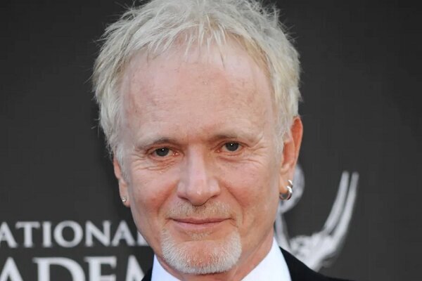آنتونی گری بازیگر برنده 8 جایزه امی درگذشت.