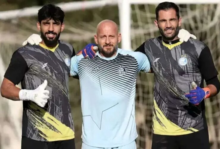 چهره سرمربی استقلال یک روز بعد از کتک خوردن!