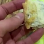 پیدا کردن تیغ ​​در نان هنگام صرف صبحانه بسیار تکان دهنده بود.