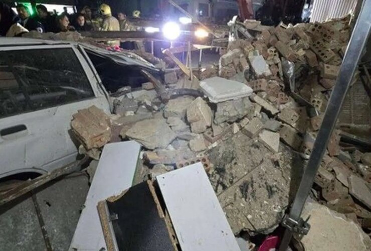 4 نفر زیر آوار ساختمان فروریخته در یافت آباد زنده ماندند