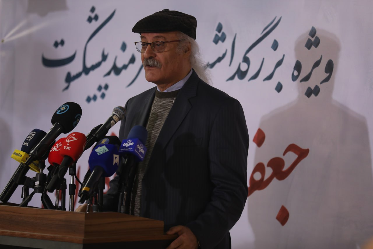 چهره متواضع و با اخلاق: تجلیل از هنرمندی با بیش از چهل سال فعالیت سینمایی