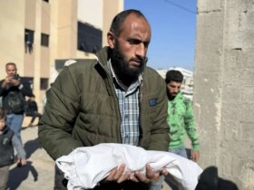 عکس؛ یک نوزاد یک ماهه بر اثر سرمای شدید در غزه جان باخت 9 عکس؛ یک نوزاد یک ماهه بر اثر سرمای شدید در غزه جان باخت