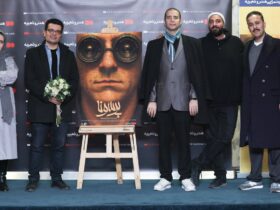 در ابتدای نمایش بسته فیلم کوتاه پرسونا، تجربه هنری/مخاطب حق تماشای فیلم های مختلف را دارد. 8 در ابتدای نمایش بسته فیلم کوتاه پرسونا، تجربه هنری/مخاطب حق تماشای فیلم های مختلف را دارد.