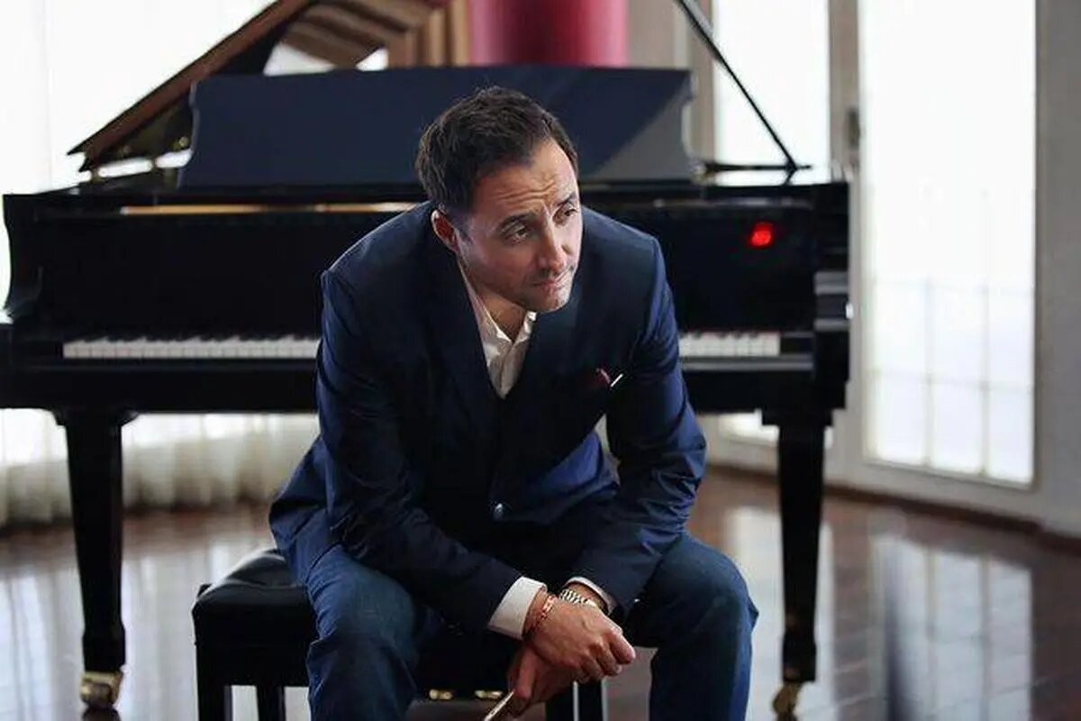 از دستگیری امیرحسین رستمی در کانادا تا اخراج بیژن بنفسه خواه از تشییع جنازه پدرش به خاطر خندیدن زیاد! 1 از دستگیری امیرحسین رستمی در کانادا تا اخراج بیژن بنفسه خواه از تشییع جنازه پدرش به خاطر خندیدن زیاد!