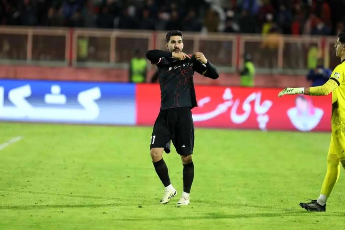 بوسه ای که دل هواداران پرسپولیس را تسخیر می کند. فصل برای ستاره متعصب قرمزها شروع شد!