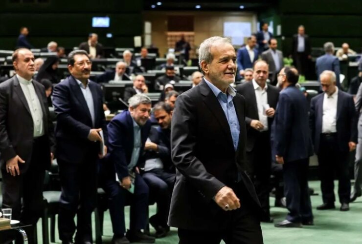 پزشکان و تیم اقتصادی دولت فردا به مجلس می روند